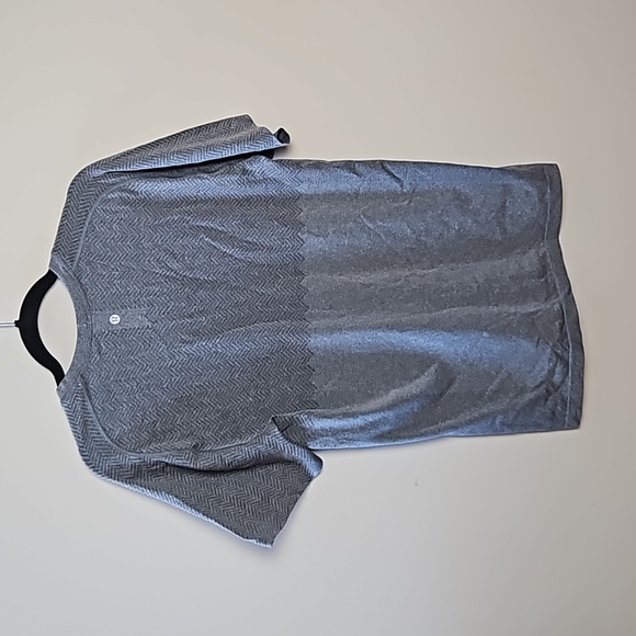 Lululemon t-shirt - Picture 2 of 5